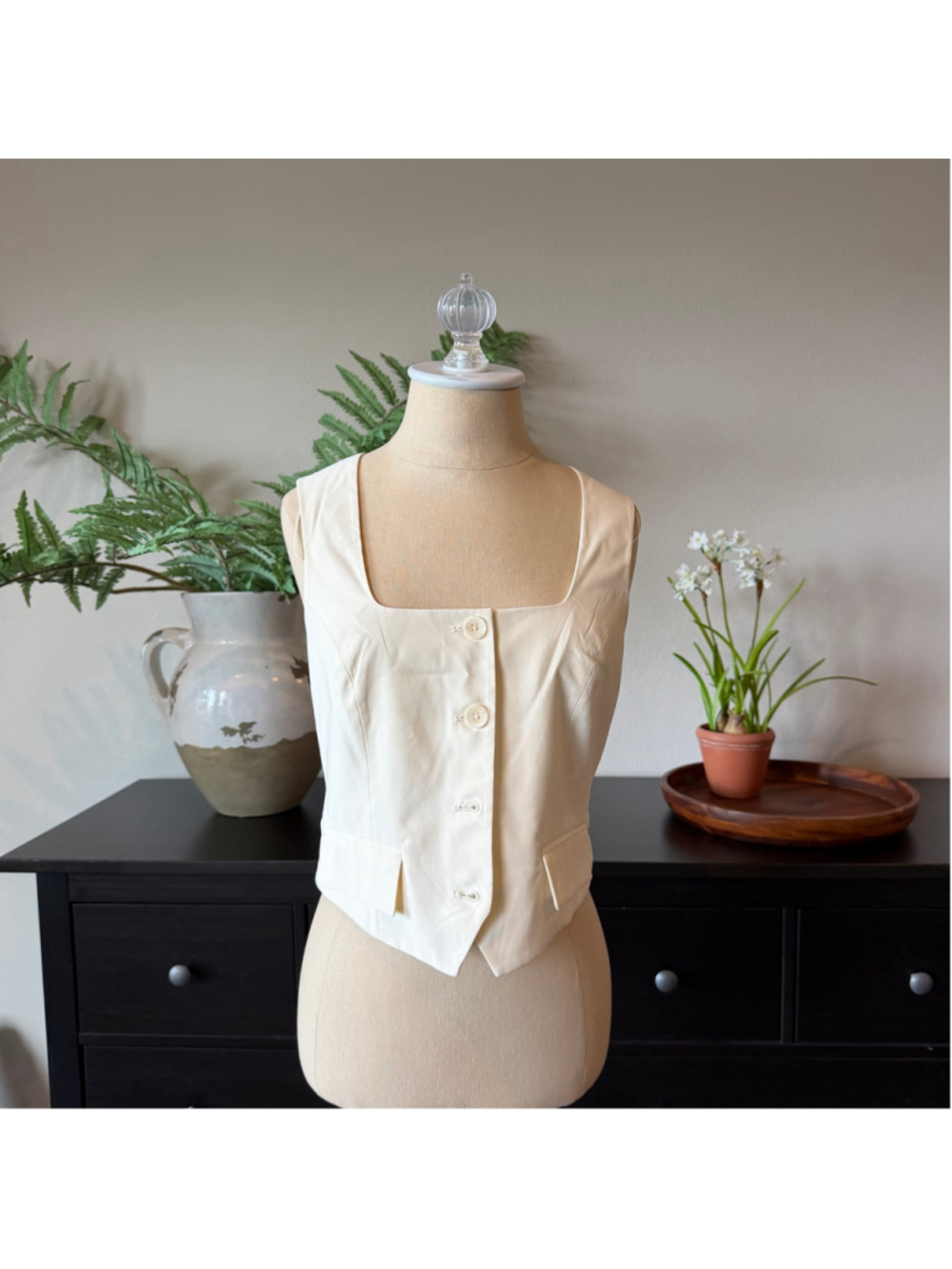 Women's Stradivarius Butter yellod Button-Up Vest NEVER WORN, Size M